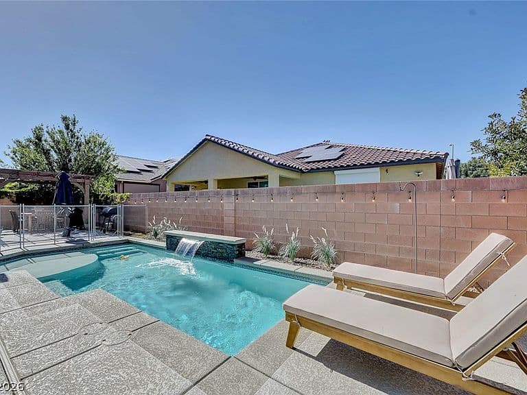 5560 Honey Creek Ave photo 2