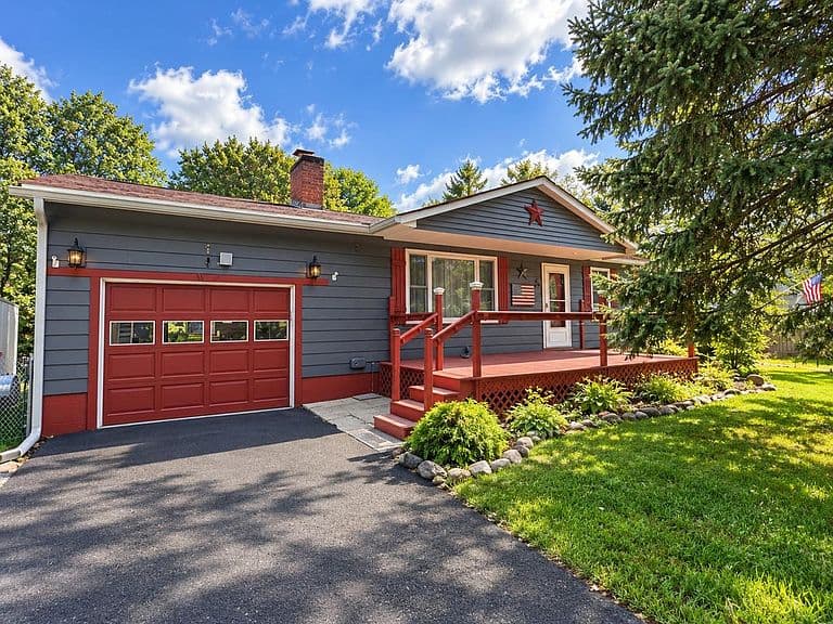 24 Sunset Drive photo 2