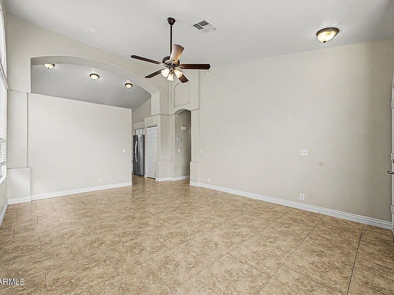 1050 W Whitten Street photo 5