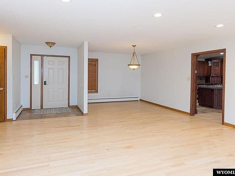 321 Jade St photo 5