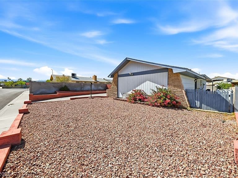 6956 Ten Oaks Ave photo 5
