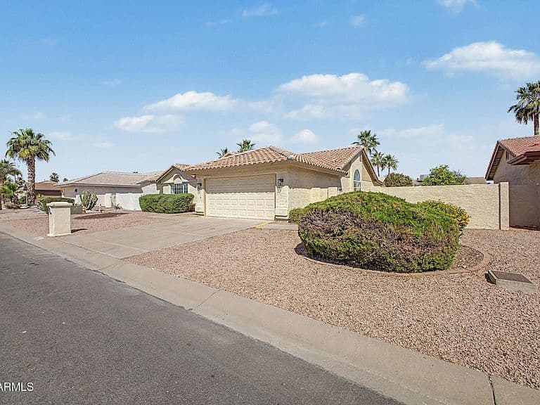 10604 E BELLFLOWER Drive photo 3