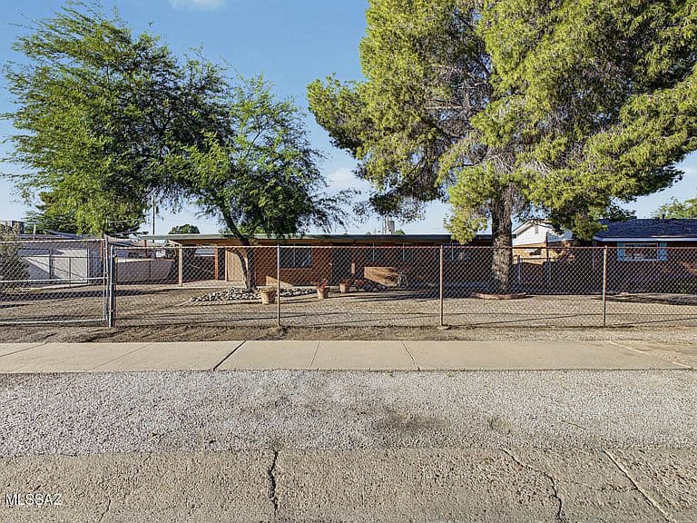 5353 E Douglas St photo 1