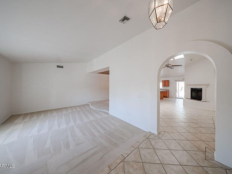9122 W HEARN Road photo 3