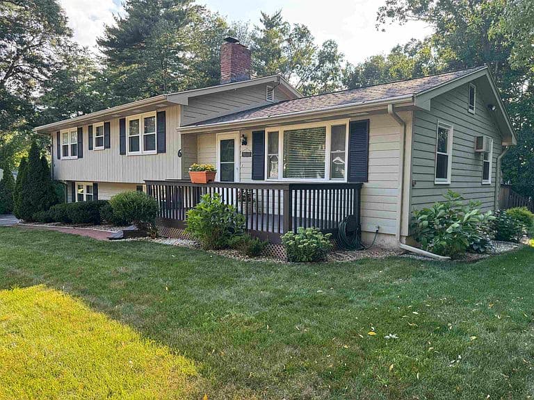 6 Quincy Lane photo 2