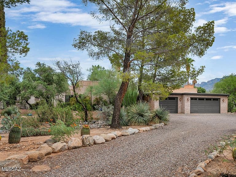 6944 N Vista Pl photo 2