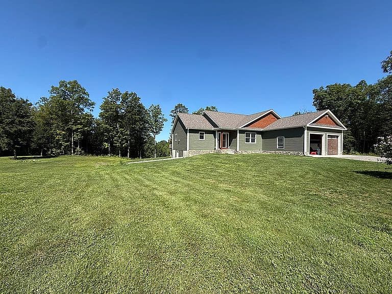 110 Holmes Rd photo 3