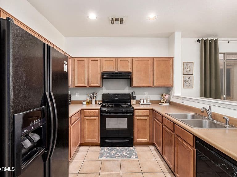 44285 W Cydnee Dr photo 5