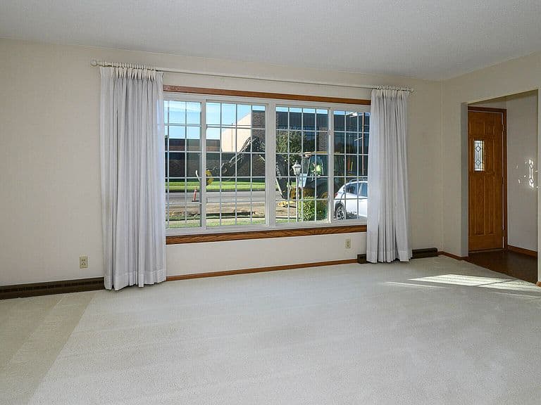 402 W Divide Ave photo 3