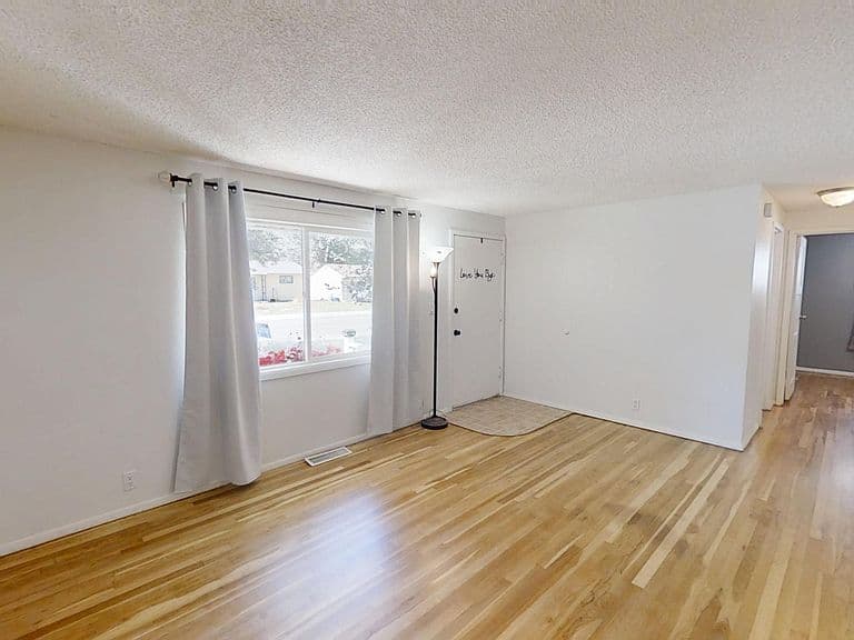 1527 Fremont Ave photo 4