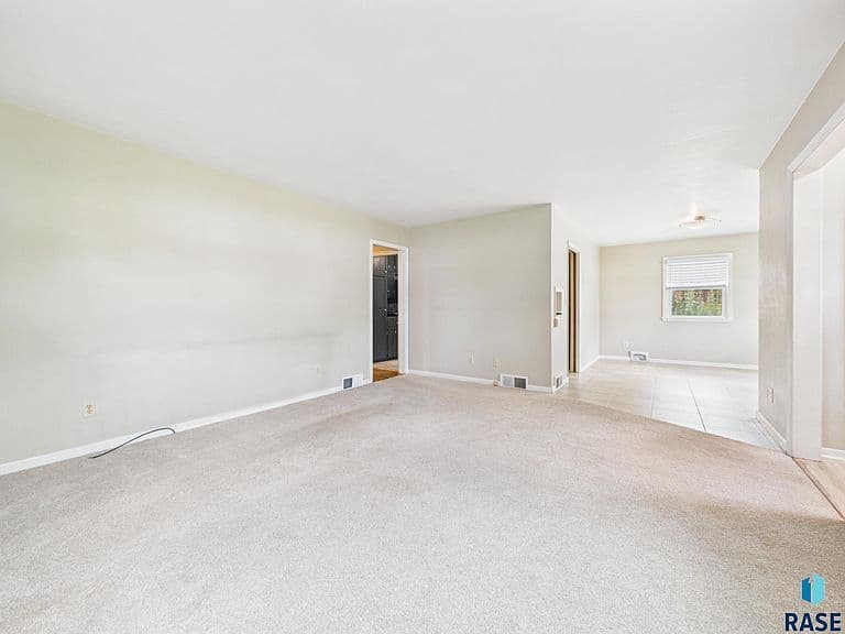 1608 S Sherman Ave photo 3