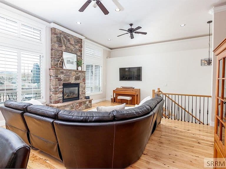 8021 Wild Horse Ln photo 3