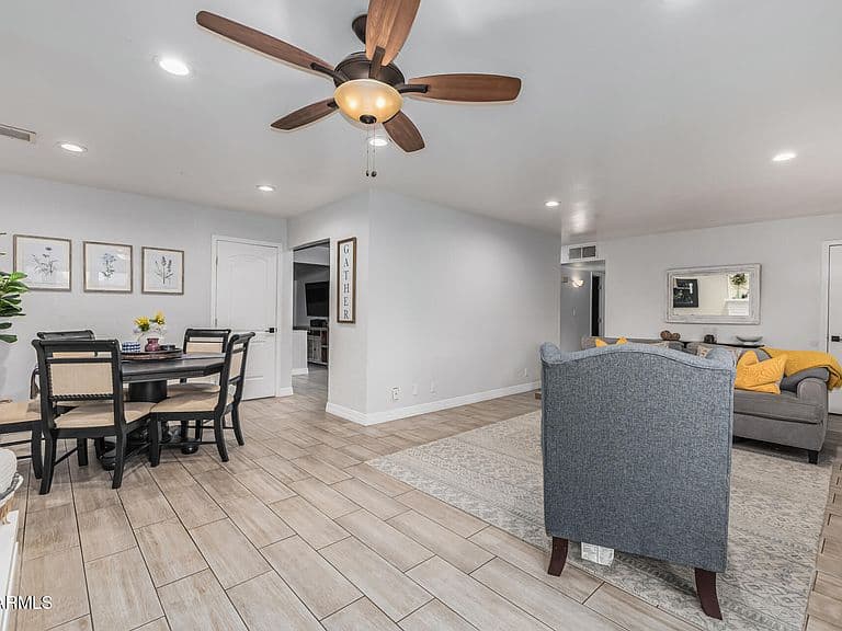 3313 W SURREY Avenue photo 4