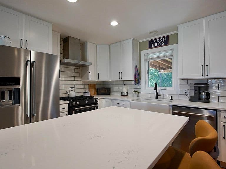 2261 W 43rd St photo 2