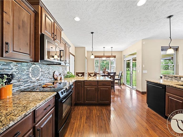 2055 Saddleback Dr photo 2