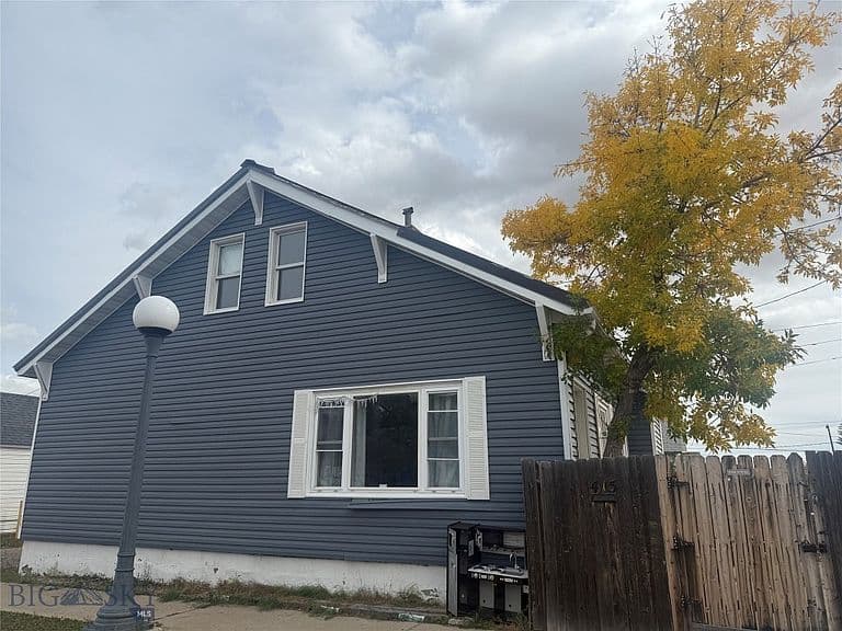 415 Ash St photo 2