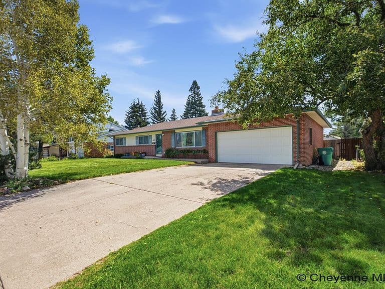 1017 Melton St photo 2