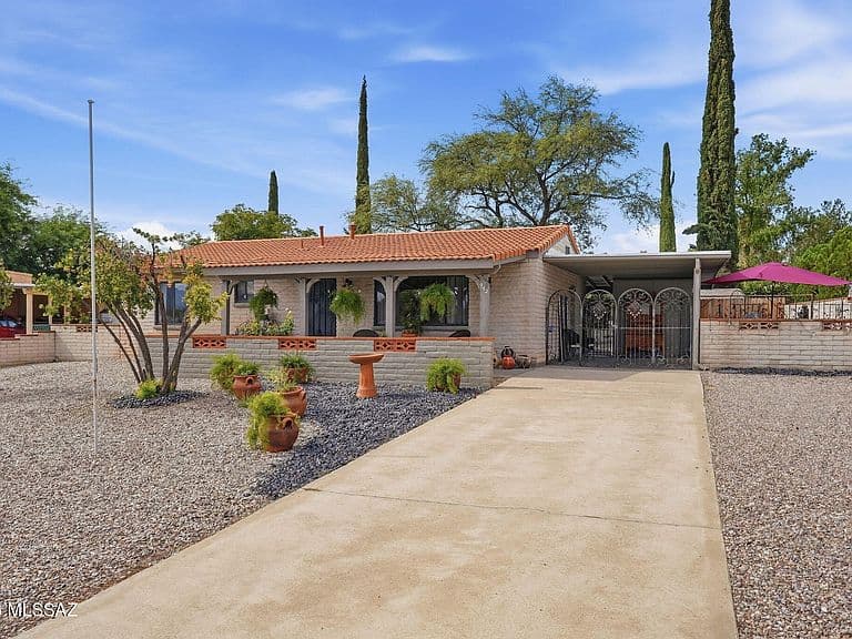 942 S Abrego Dr photo 1