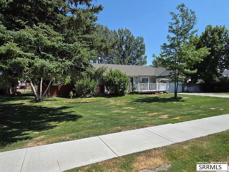 3225 S Midway Ave photo 2