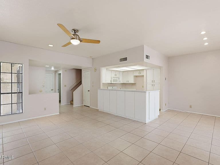 9705 E MOUNTAIN VIEW Road #1034 photo 3
