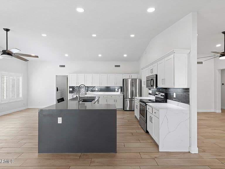 354 W AMOROSO Drive photo 4