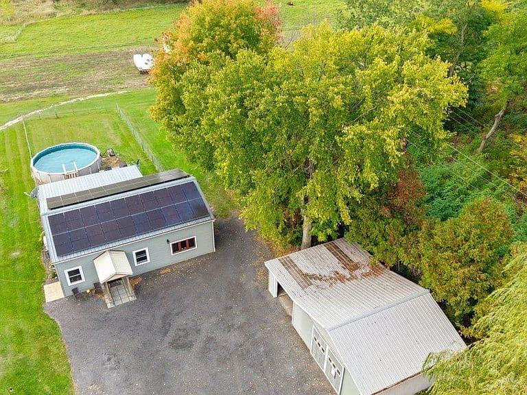 1531 Border Road photo 4