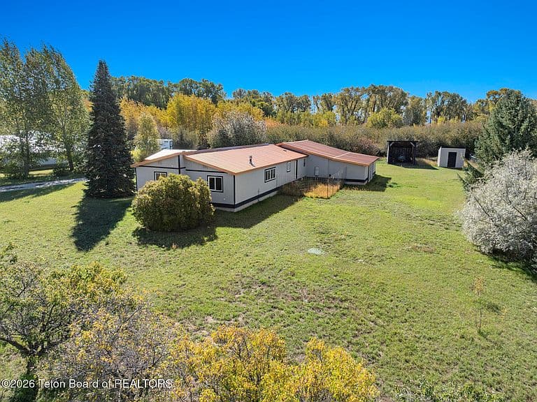 861 W Highway 33 photo 4