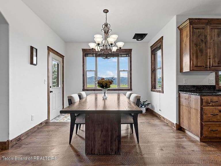 8180 Cutthroat Ln photo 5