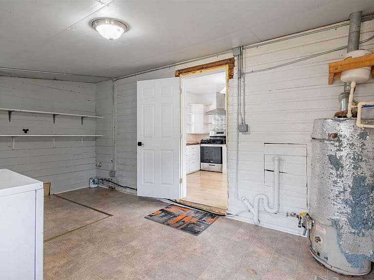 384 S Gilbert St photo 2
