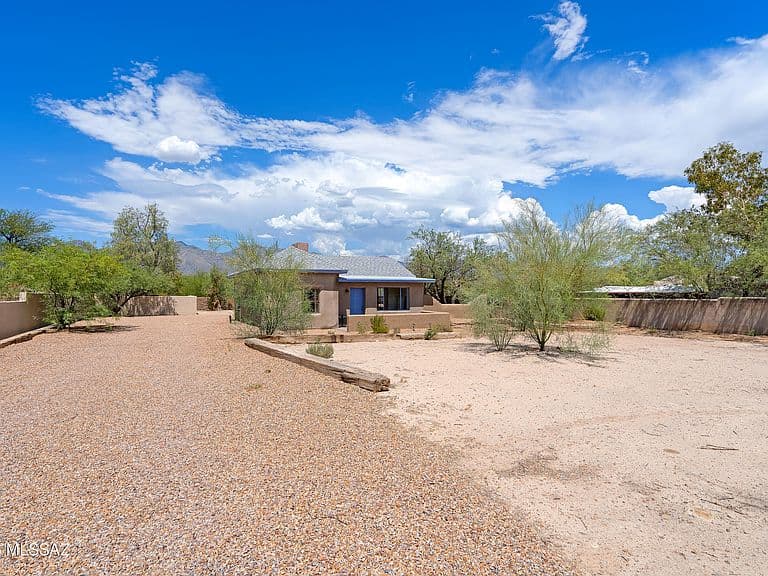 5301 E Fort Lowell Rd photo 4