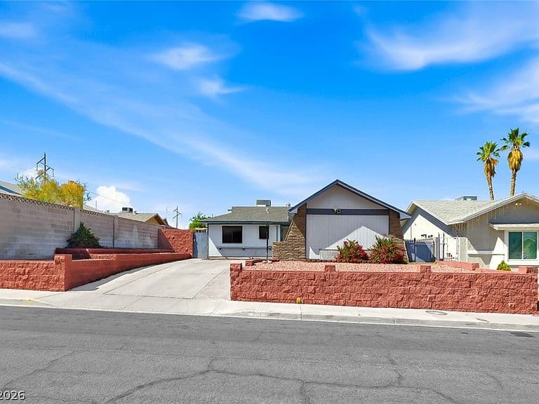 6956 Ten Oaks Ave photo 2