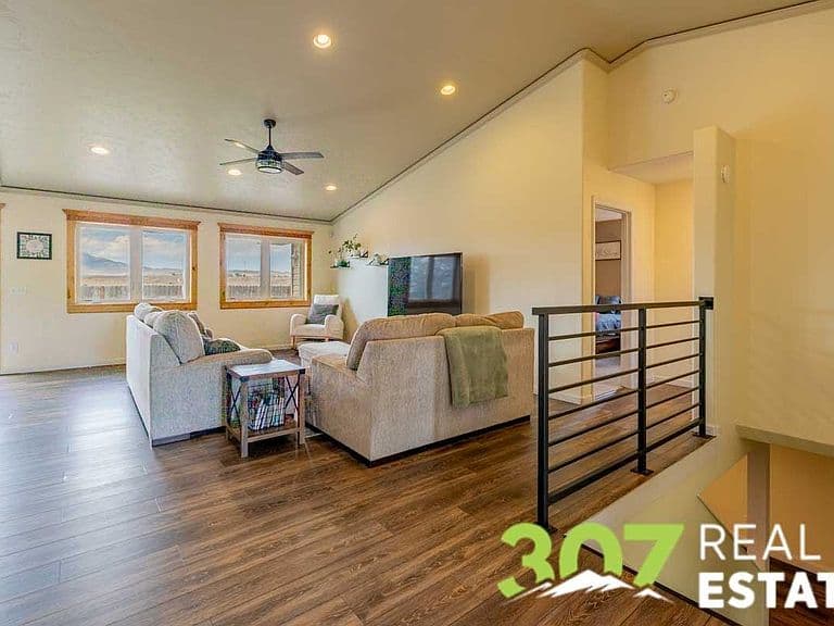 2929 E Avenue photo 2