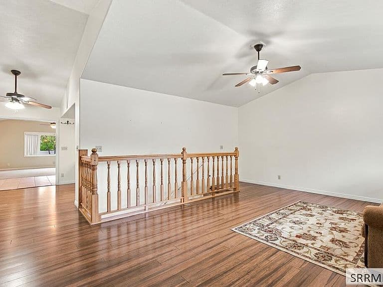 1885 Heather Ln photo 3