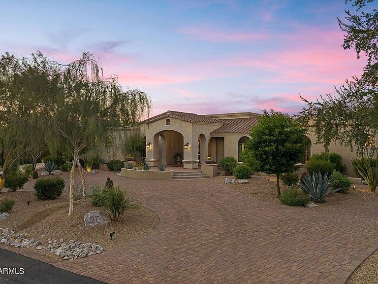 8036 E CONQUISTADORES Drive photo 3