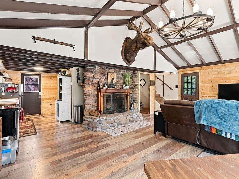 1092 W Paint Pony Dr photo 5
