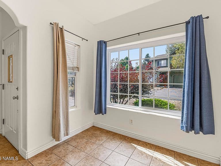 607 W Martys Way photo 2