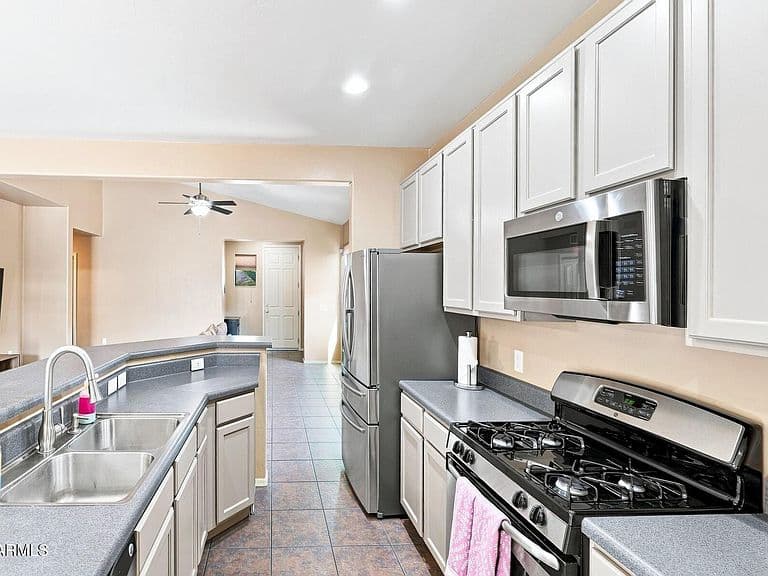 1014 PRESTON Street photo 5
