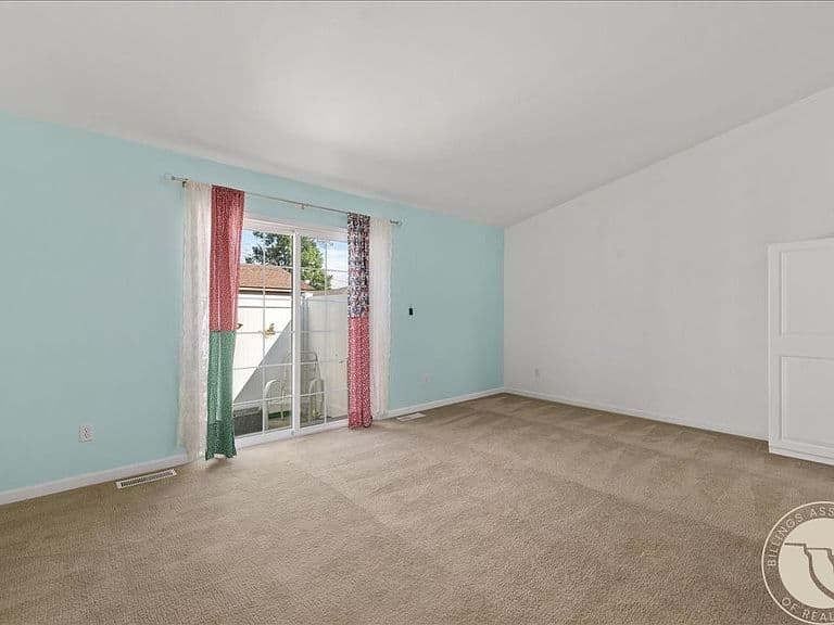 1701 Hawthorne Ln photo 3