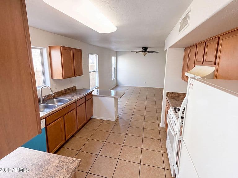 7436 W SANNA Street photo 2