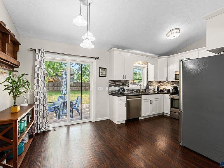 940 E Ryan Dr photo 5