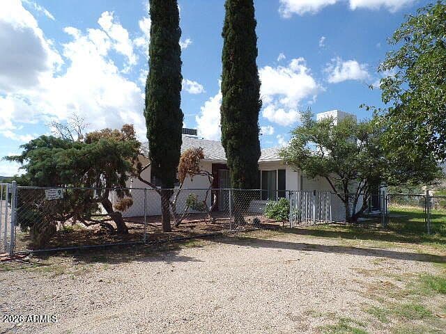 564 E NOBLE Drive photo 3
