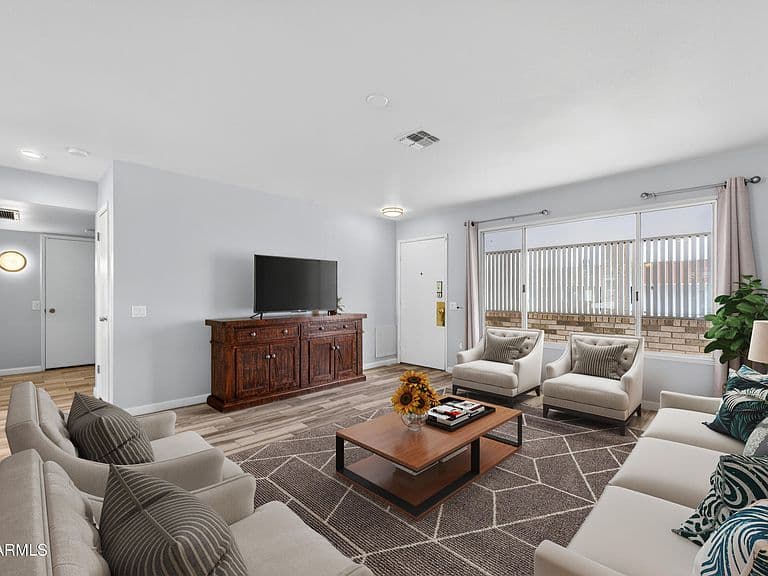 13034 W BUTTERFIELD Drive photo 5