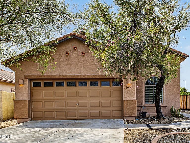 919 E RANDY Street photo 4