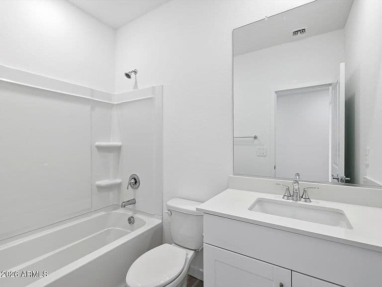 3302 N CAMDEN Drive photo 5
