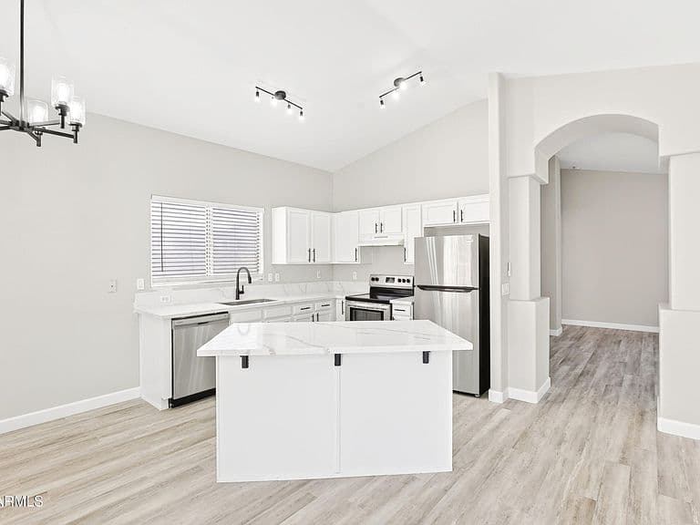 3046 W Abraham Lane photo 3