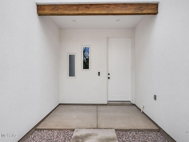 1261 Pendleton Dr photo 3