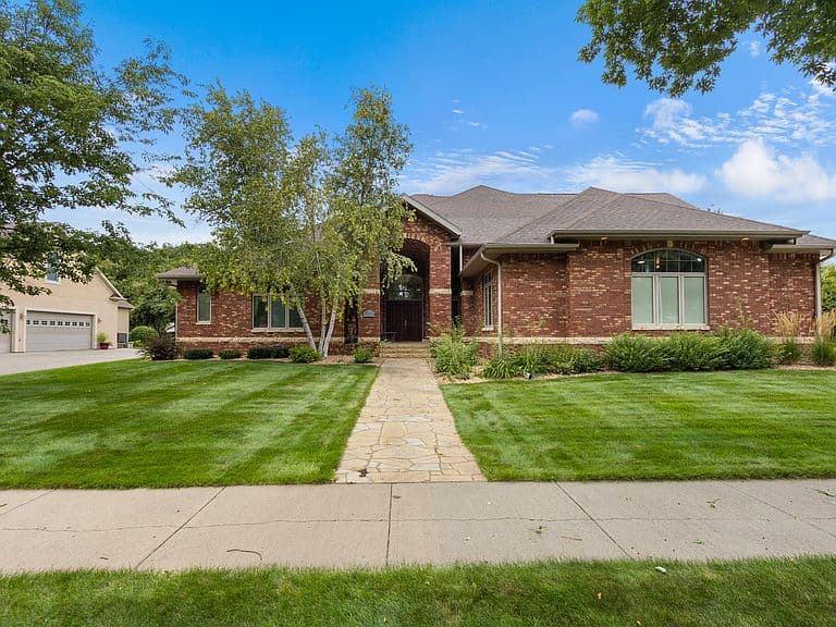 1711 Maplewood Ln photo 1