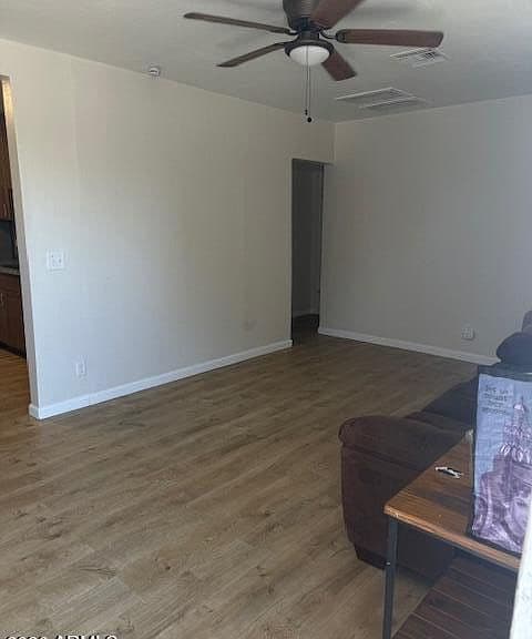 433 E LINDEN Street photo 3