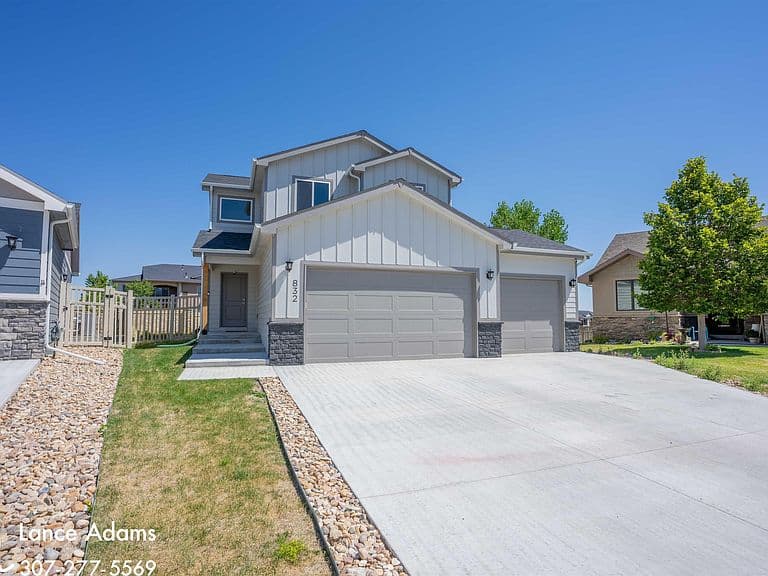 832 Cheney Loop photo 1