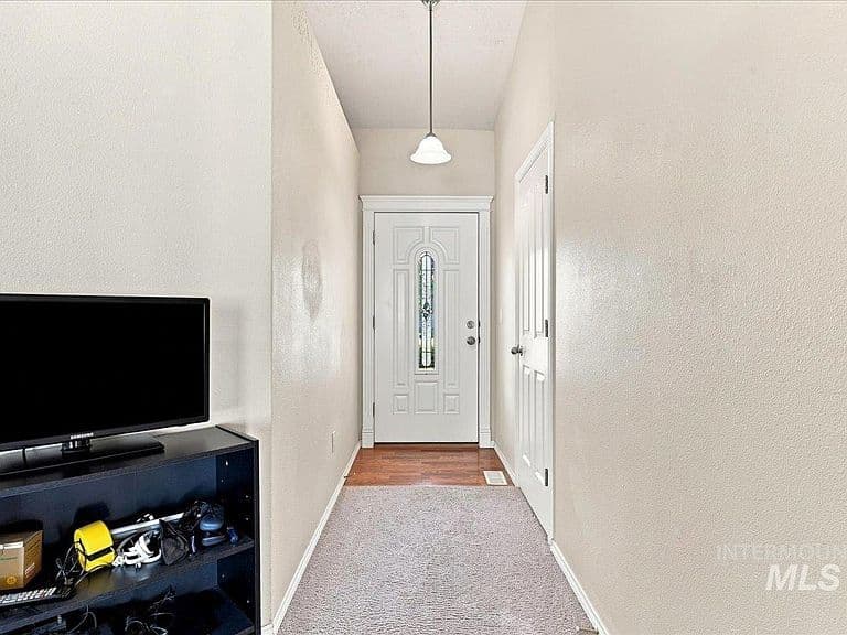 1212 W Eagle Ave photo 4